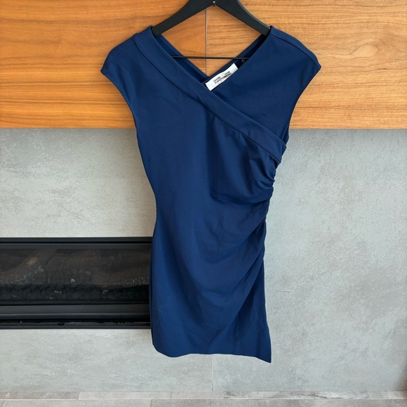 DIANE VON FURSTENBERG V Neck Midi Lenght Dress, Size 6 - Picture 2 of 12